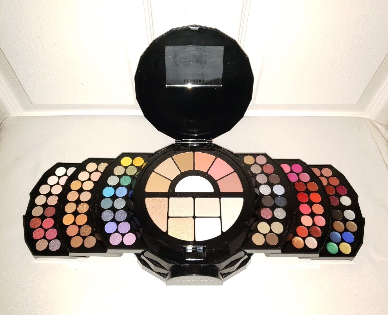 Sephora Igloo Palace 109 Color Makeup Eyeshadow Palette Holiday Blockbuster